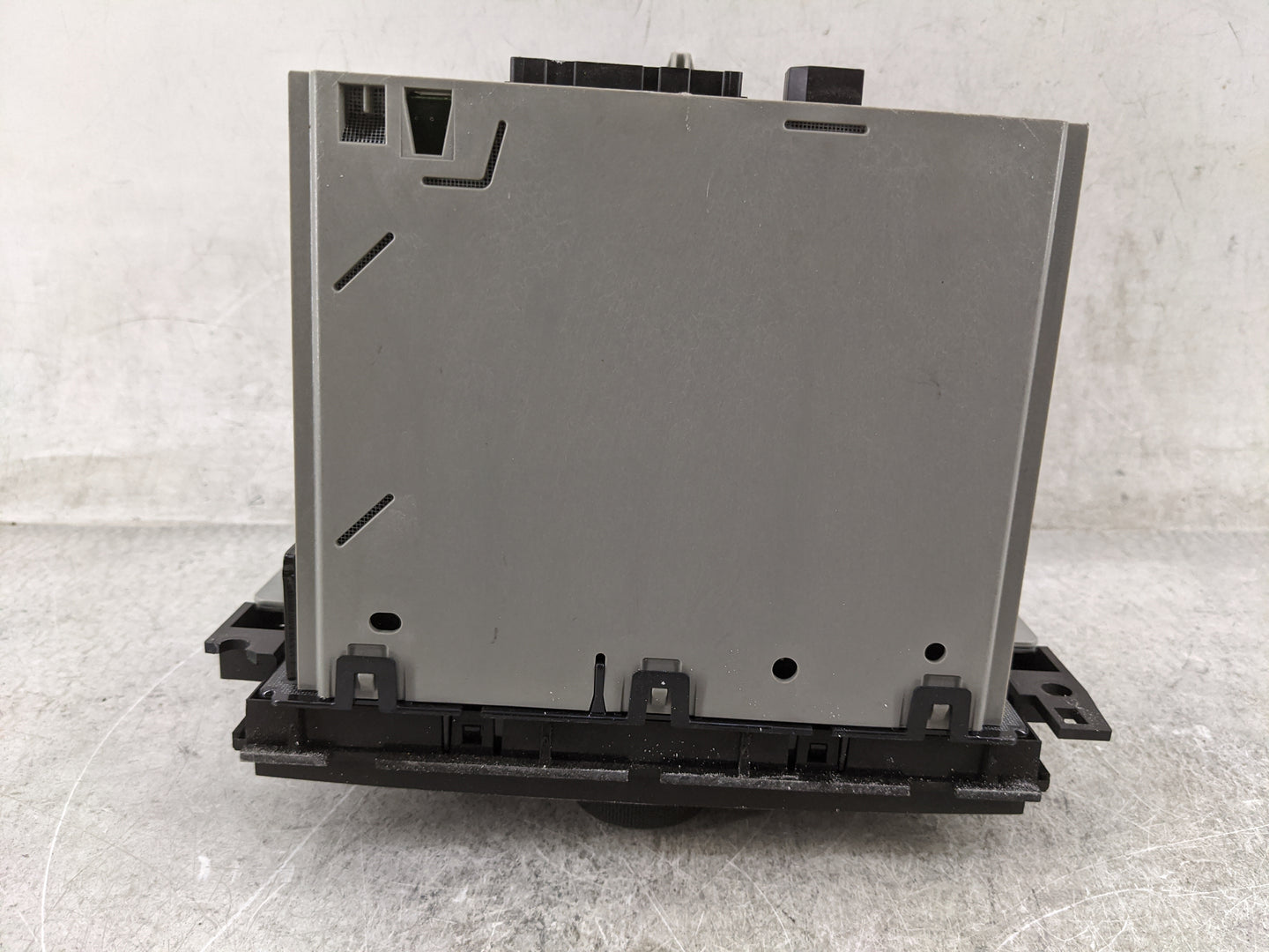 2010-2014 Gmc Sierra 2500 Radio AM FM Cd Player Receiver Replacement P/N:20934593 28256335 Fits OEM Used Auto Parts - Oemuse