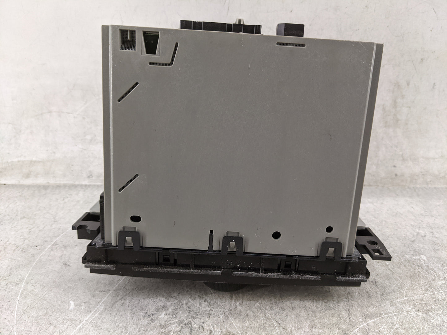 2010-2014 Gmc Sierra 2500 Radio AM FM Cd Player Receiver Replacement P/N:20934593 28256335 Fits OEM Used Auto Parts - Oemuse