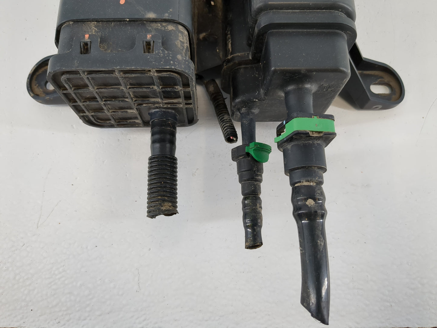 2011 Gmc Terrain Fuel Vapor Charcoal Canister 1116152 - Oemusedautoparts1.com