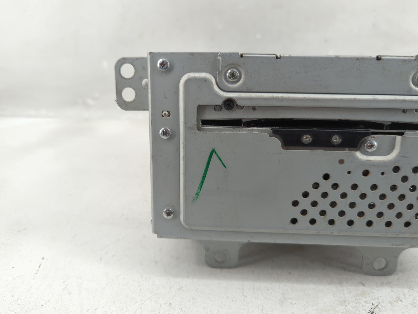 2011 Gmc Terrain Radio AM FM Cd Player Receiver Replacement P/N:DW468100-7010 22744758 Fits Fits 2010 OEM Used Auto Parts - 