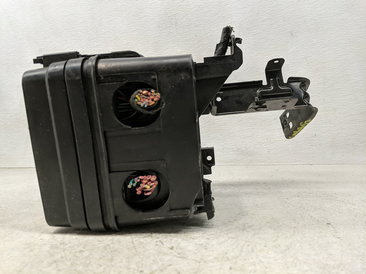 2011-2012 Gmc Terrain Fusebox Fuse Box Panel Relay Module P/N:20899627 Fits Fits 2011 2012 OEM Used Auto Parts - Oemusedauto