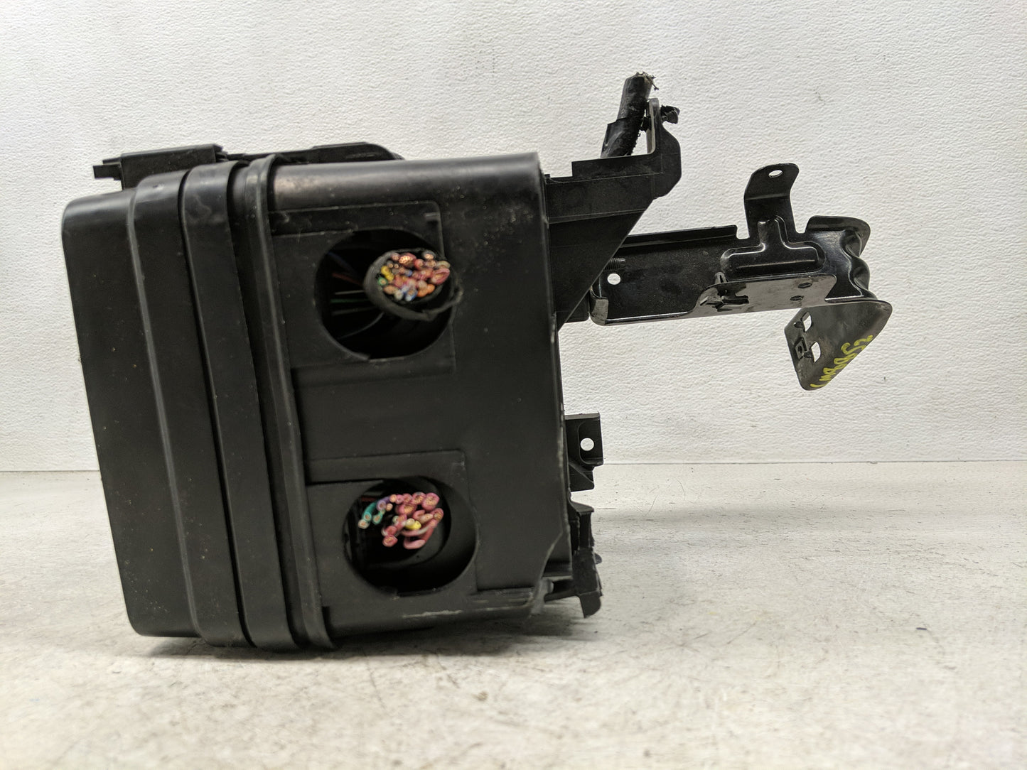 2011-2012 Gmc Terrain Fusebox Fuse Box Panel Relay Module P/N:20899627 Fits Fits 2011 2012 OEM Used Auto Parts - Oemusedauto