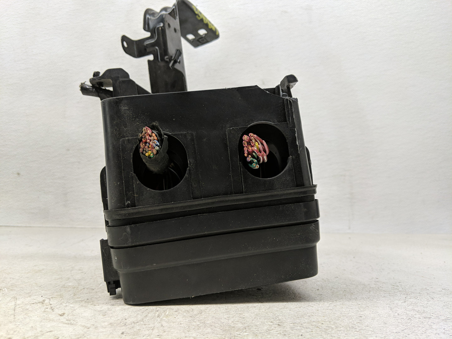 2011-2012 Gmc Terrain Fusebox Fuse Box Panel Relay Module P/N:20899627 Fits Fits 2011 2012 OEM Used Auto Parts - Oemusedauto