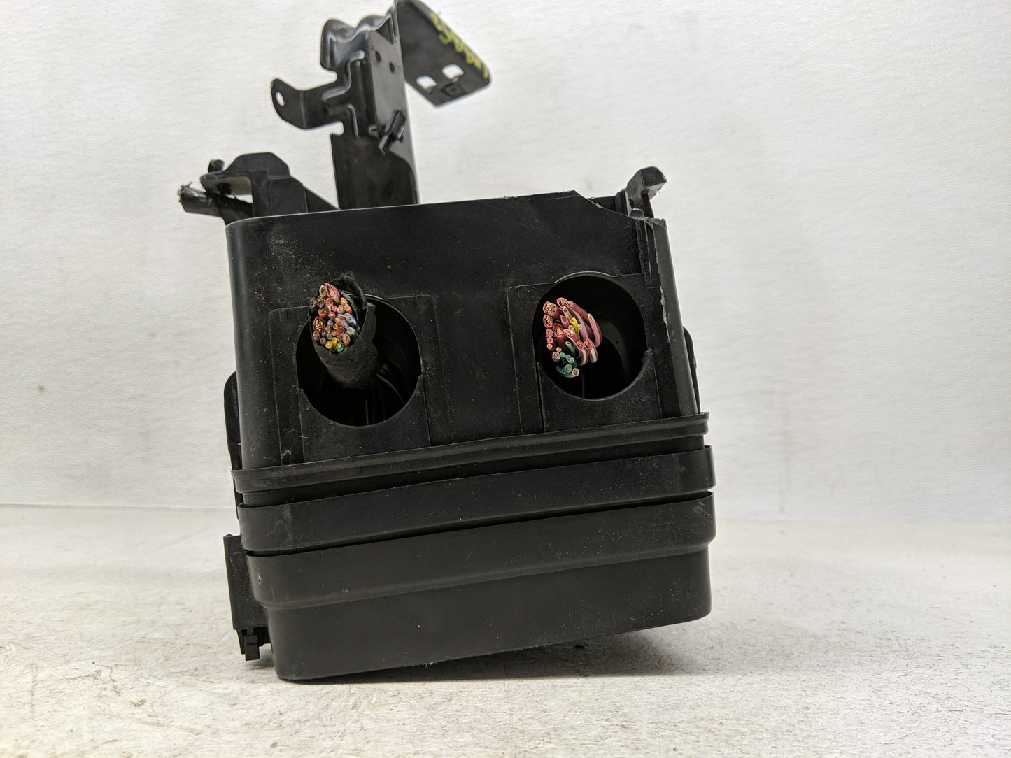 2011-2012 Gmc Terrain Fusebox Fuse Box Panel Relay Module P/N:20899627 Fits Fits 2011 2012 OEM Used Auto Parts - Oemusedauto