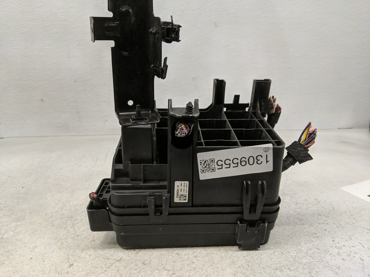2011 Gmc Terrain Fusebox Fuse Box Panel Relay Module P/N:20899629-02 Fits OEM Used Auto Parts - Oemusedautoparts1.com