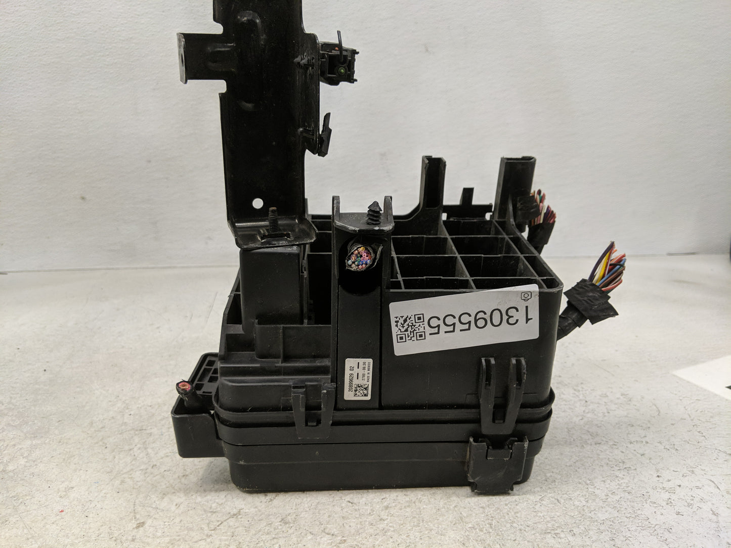 2011 Gmc Terrain Fusebox Fuse Box Panel Relay Module P/N:20899629-02 Fits OEM Used Auto Parts - Oemusedautoparts1.com