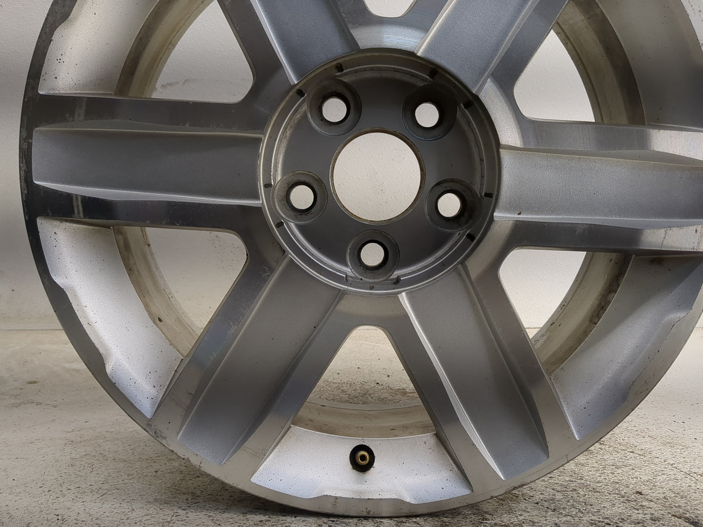 2010-2012 Gmc Terrain Oem Wheel Rim 1361901 - Oemusedautoparts1.com