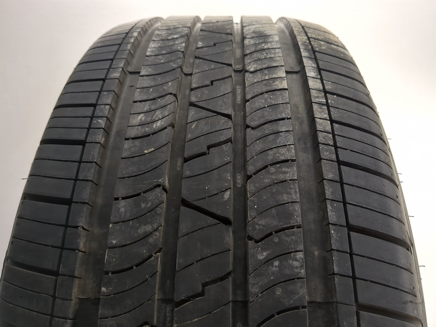 Used Tire 235/55R18 MASTERCRAFT COURSER QUEST PLUS 104V - Tread Depth 10/32 - Oemusedautoparts1.com