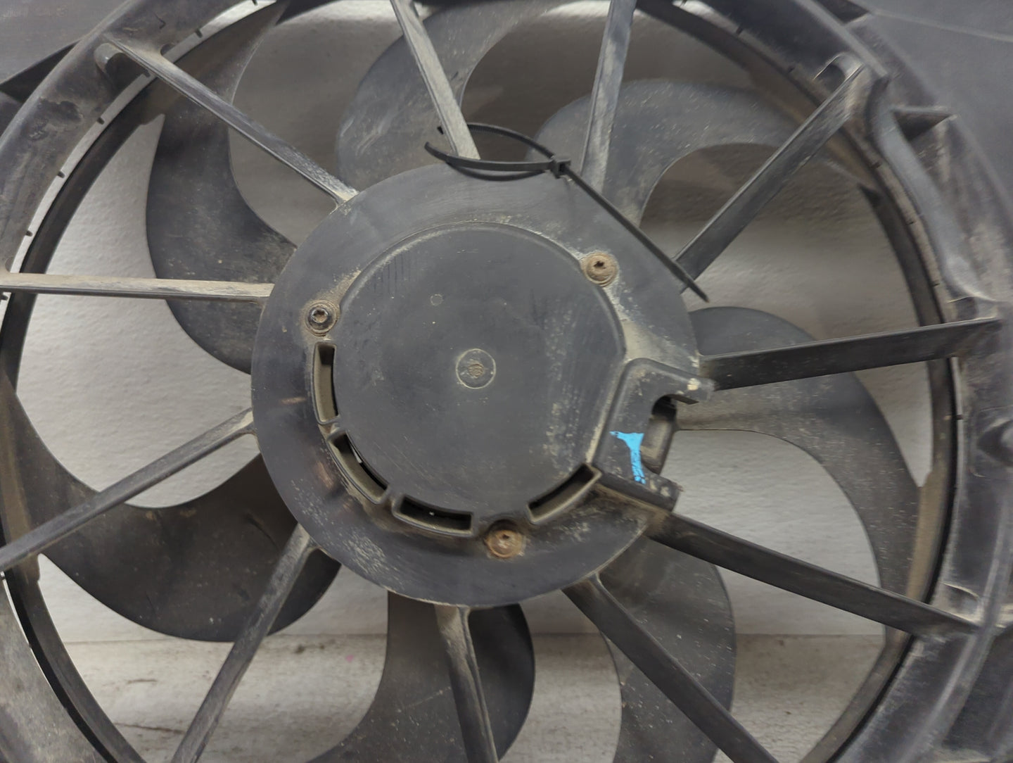 2010-2017 Gmc Terrain Electric Radiator Cooling Fan Motor Assembly P/N:05061Y-11-0145 15846003-010 Fits OEM Used Auto Parts 