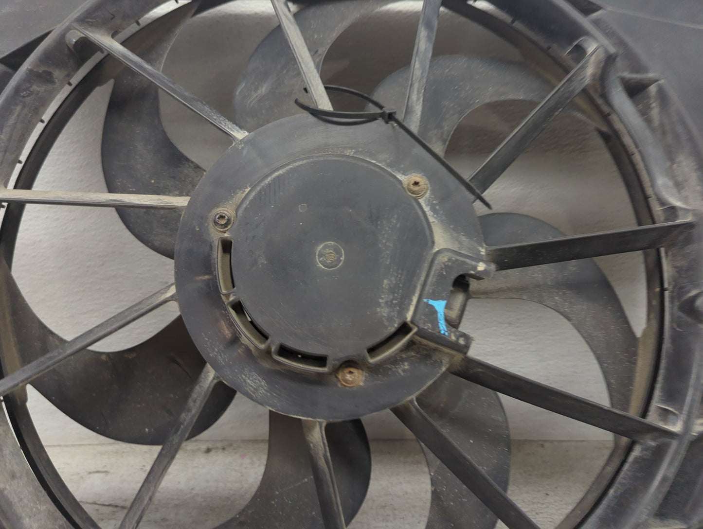 2010-2017 Gmc Terrain Electric Radiator Cooling Fan Motor Assembly P/N:05061Y-11-0145 15846003-010 Fits OEM Used Auto Parts 