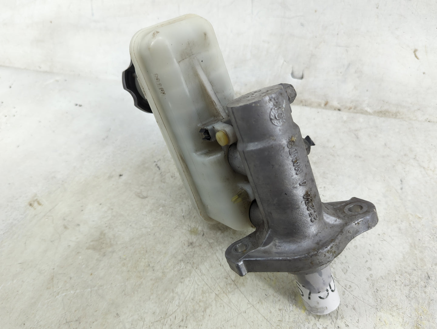 Gmc Terrain Brake Master Cylinder 1496750 - Oemusedautoparts1.com