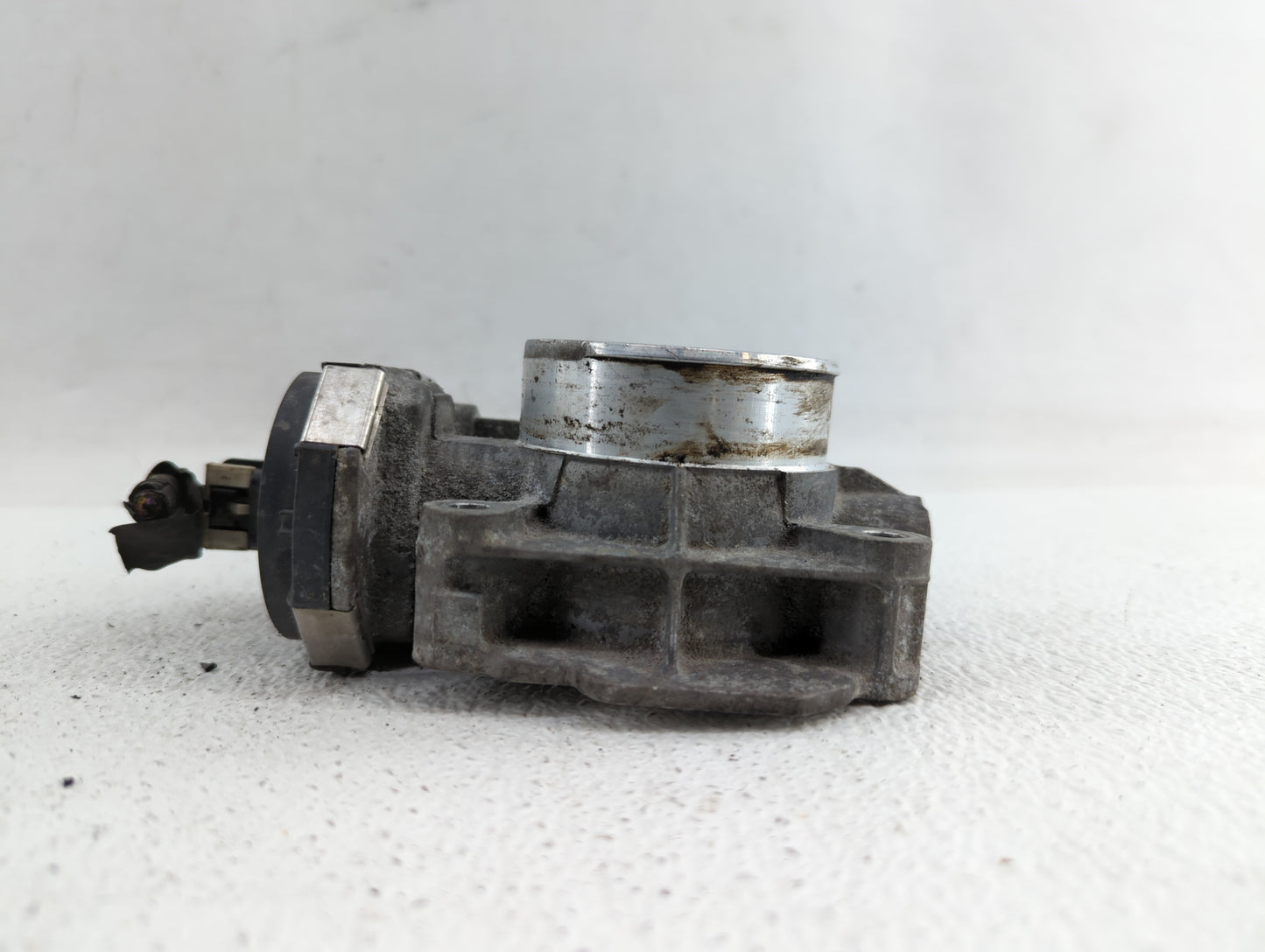 2010-2012 Gmc Terrain Throttle Body P/N:9B4G-9F991-A 668AA, 186AA Fits Fits 2007 2008 2009 2010 2011 2012 OEM Used Auto Part