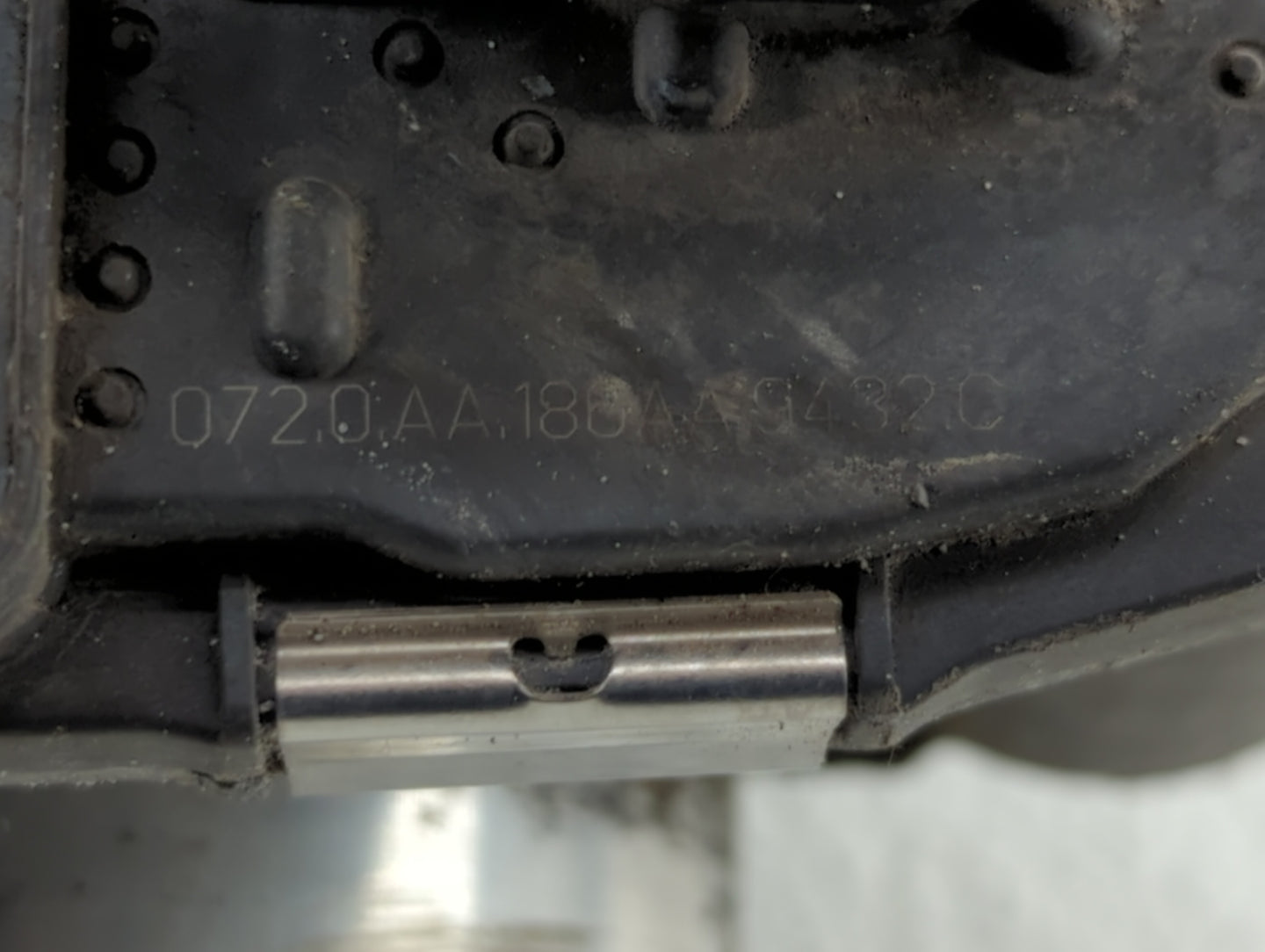 2010-2012 Gmc Terrain Throttle Body P/N:9B4G-9F991-A 668AA, 186AA Fits Fits 2007 2008 2009 2010 2011 2012 OEM Used Auto Part