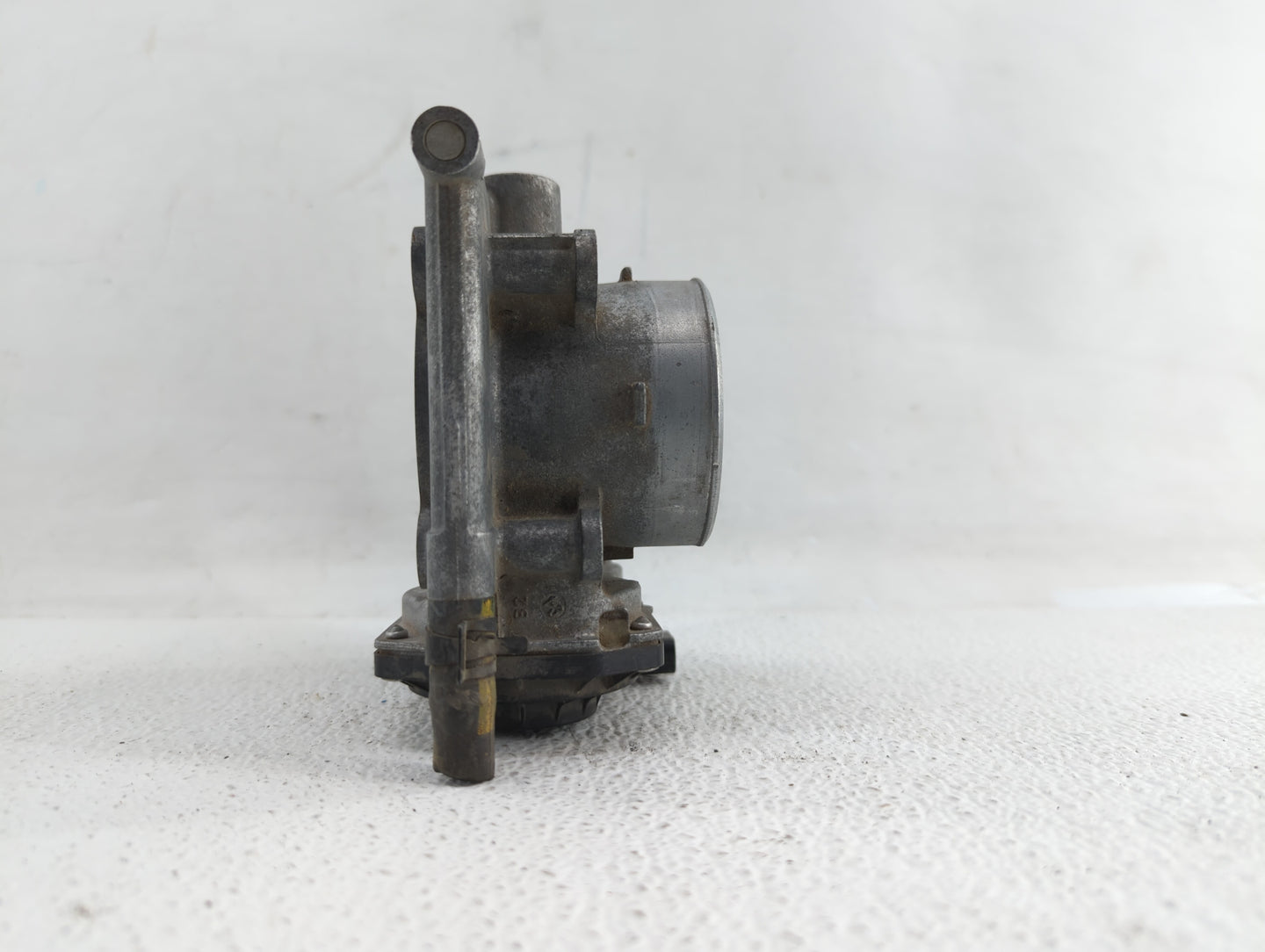 2010-2012 Gmc Terrain Throttle Body P/N:9B4G-9F991-A 668AA, 186AA Fits Fits 2007 2008 2009 2010 2011 2012 OEM Used Auto Part