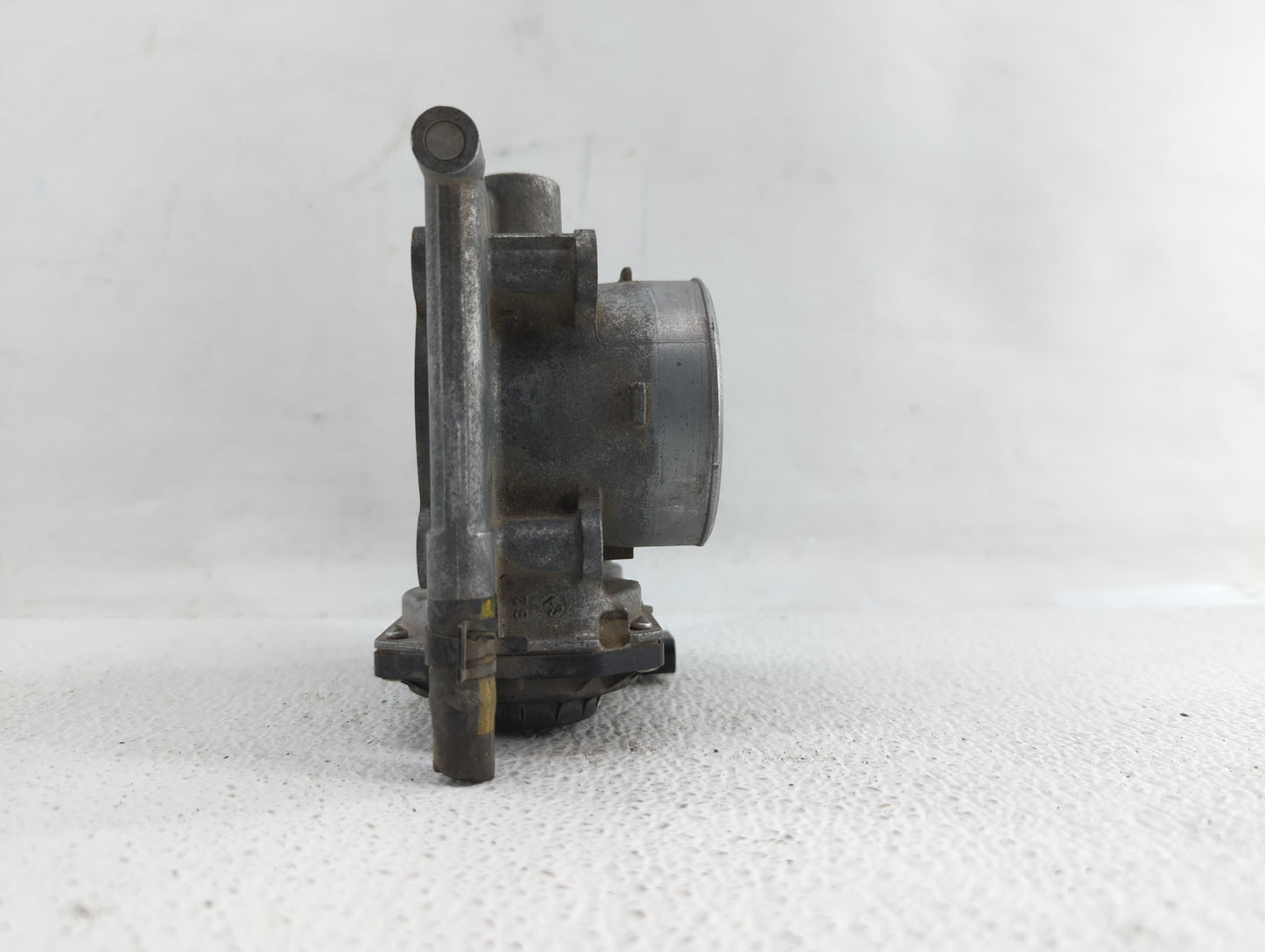 2010-2012 Gmc Terrain Throttle Body P/N:9B4G-9F991-A 668AA, 186AA Fits Fits 2007 2008 2009 2010 2011 2012 OEM Used Auto Part