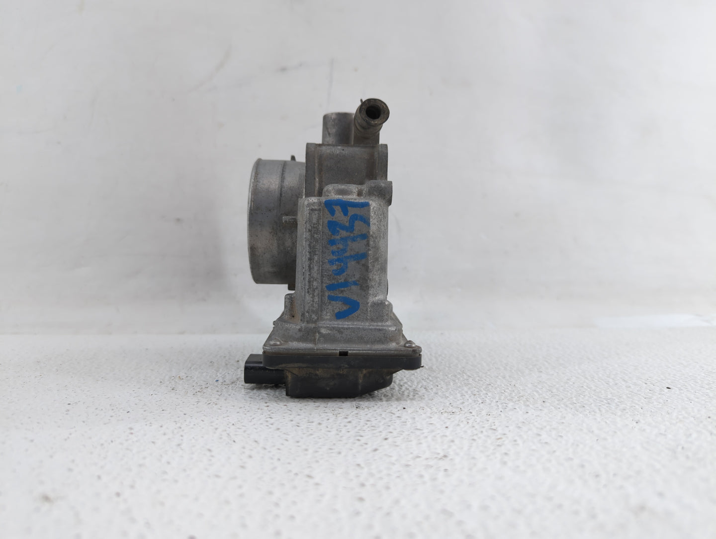 2010-2012 Gmc Terrain Throttle Body P/N:9B4G-9F991-A 668AA, 186AA Fits Fits 2007 2008 2009 2010 2011 2012 OEM Used Auto Part