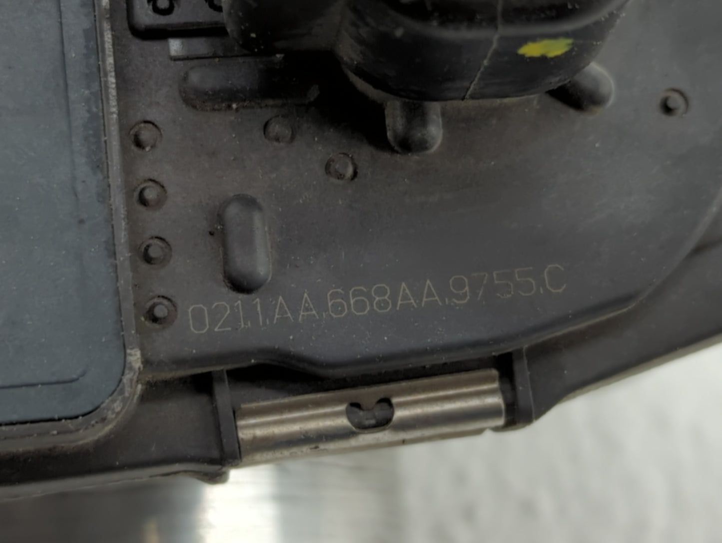 2010-2012 Gmc Terrain Throttle Body P/N:9B4G-9F991-A 668AA, 186AA Fits Fits 2007 2008 2009 2010 2011 2012 OEM Used Auto Part