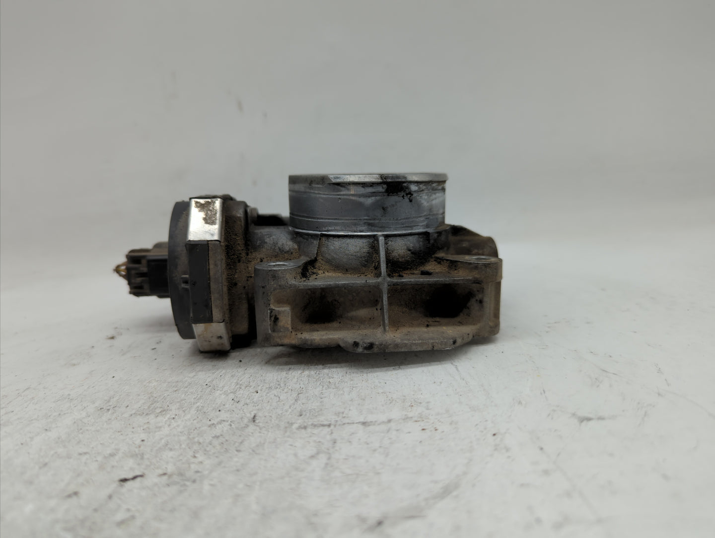 2010-2012 Gmc Terrain Throttle Body P/N:9B4G-9F991-A 668AA, 186AA Fits Fits 2007 2008 2009 2010 2011 2012 OEM Used Auto Part