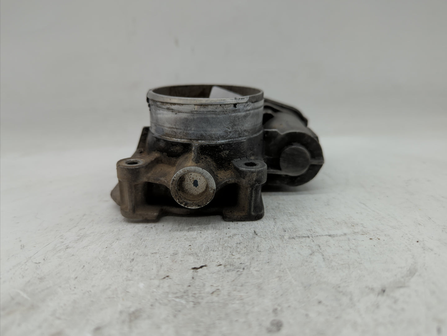 2010-2012 Gmc Terrain Throttle Body P/N:9B4G-9F991-A 668AA, 186AA Fits Fits 2007 2008 2009 2010 2011 2012 OEM Used Auto Part