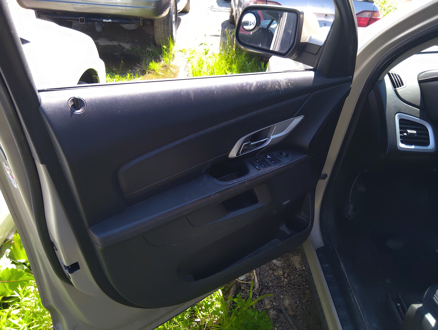 2011 Gmc Terrain Front Left Driver Interior Door Panel Trim 5032104 - Oemusedautoparts1.com