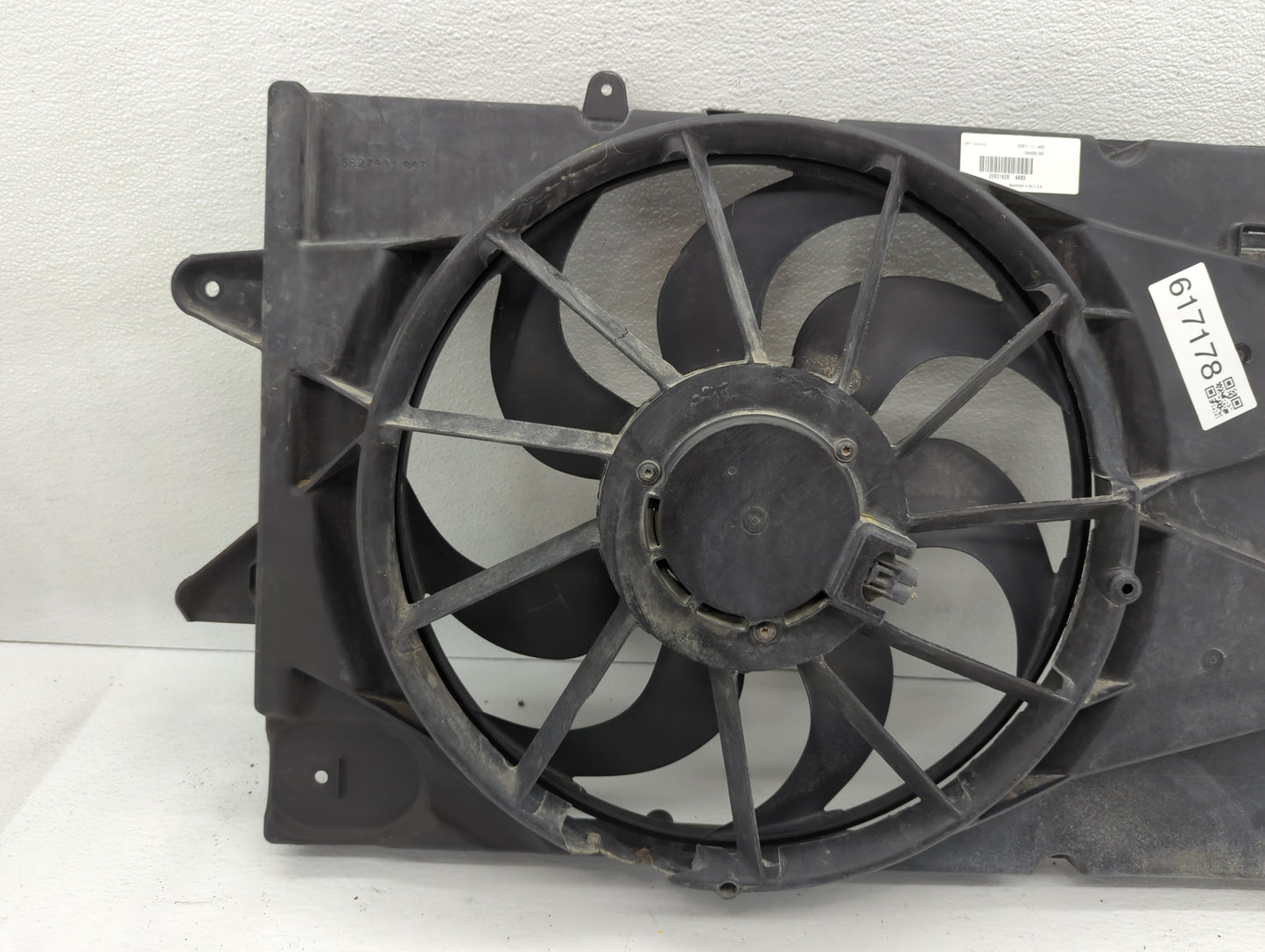 2010-2017 Gmc Terrain Left Radiator Fan Motor Assembly - Oemusedautoparts1.com