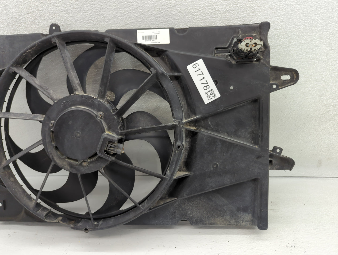 2010-2017 Gmc Terrain Left Radiator Fan Motor Assembly - Oemusedautoparts1.com