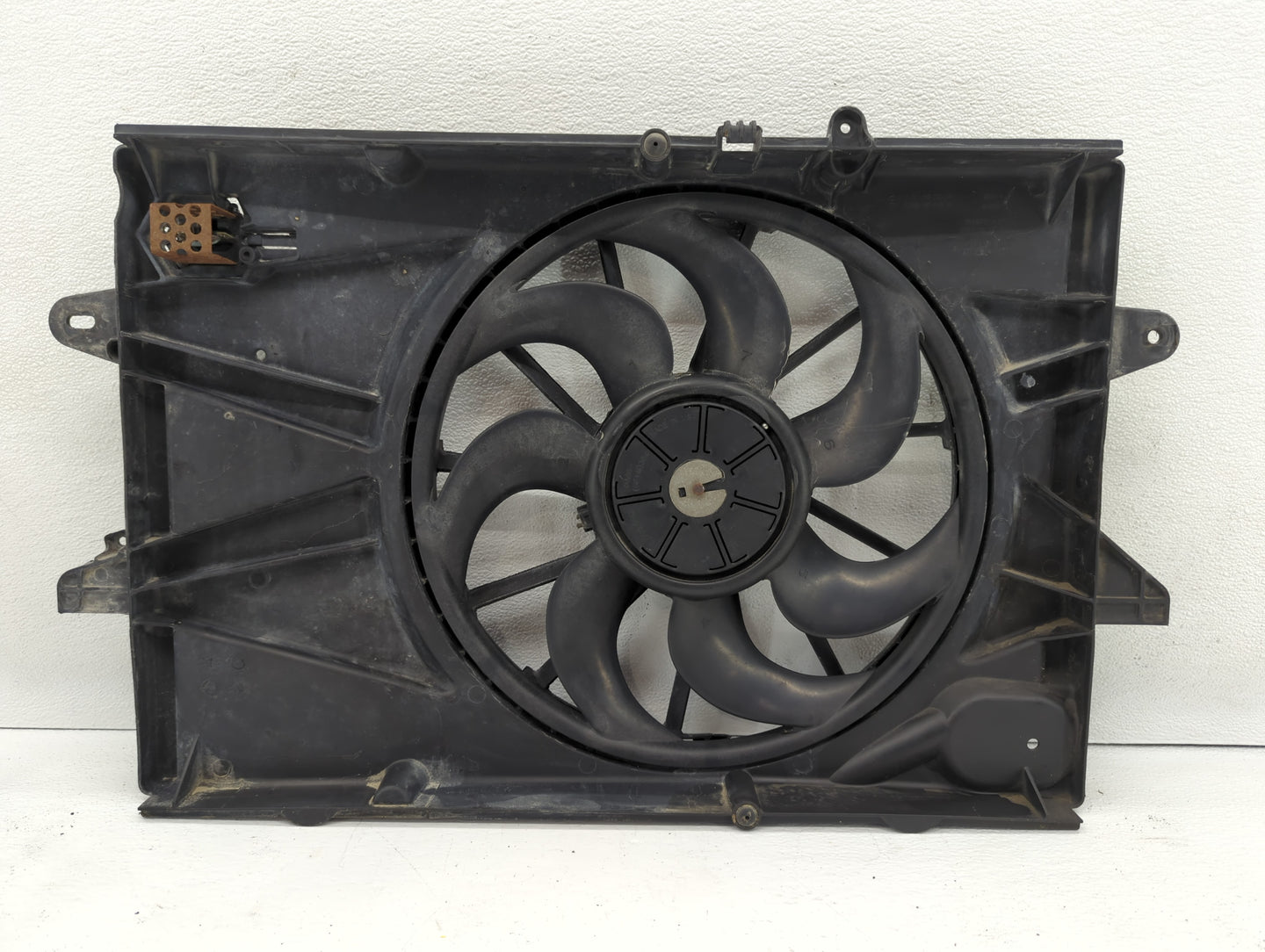 2010-2017 Gmc Terrain Left Radiator Fan Motor Assembly - Oemusedautoparts1.com
