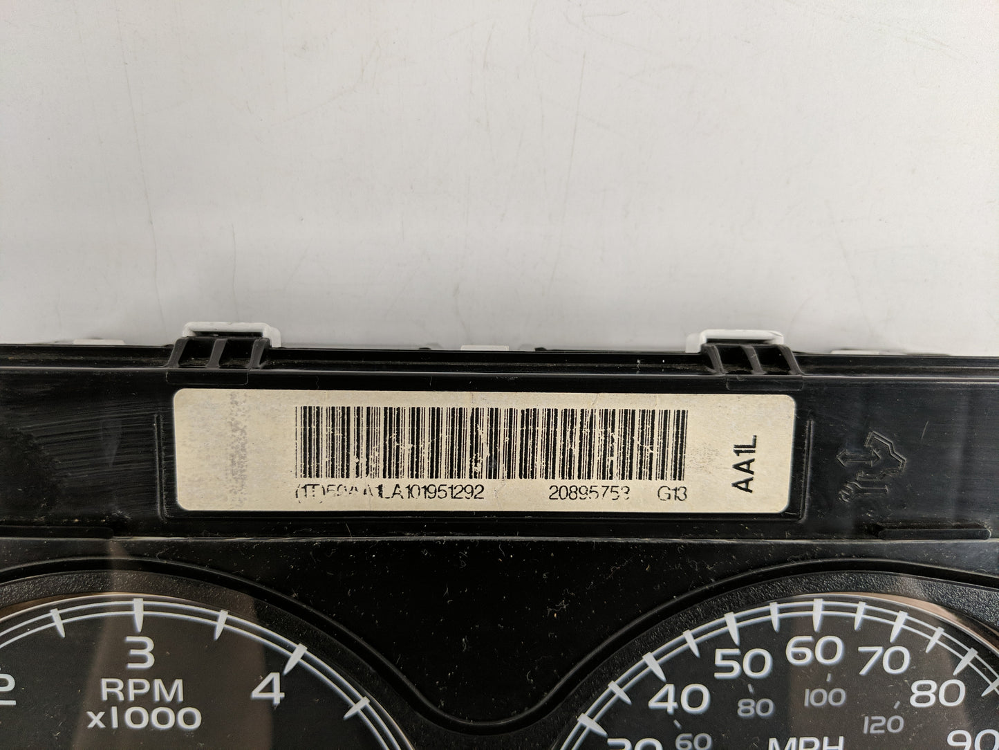 2010-2011 Gmc Yukon Instrument Cluster Speedometer Gauges P/N:20895753 Fits Fits 2010 2011 OEM Used Auto Parts - Oemusedauto