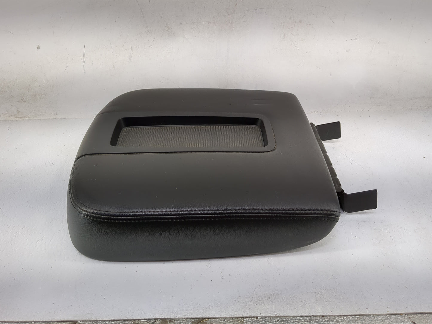 2011 Gmc Yukon Center Console Armrest Cover Lid P/N:L0197017AA01G13 Fits OEM Used Auto Parts - Oemusedautoparts1.com