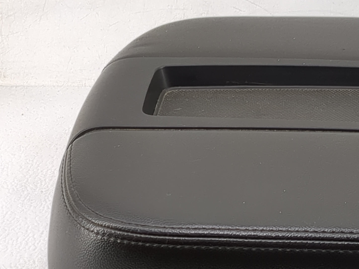 2011 Gmc Yukon Center Console Armrest Cover Lid P/N:L0197017AA01G13 Fits OEM Used Auto Parts - Oemusedautoparts1.com