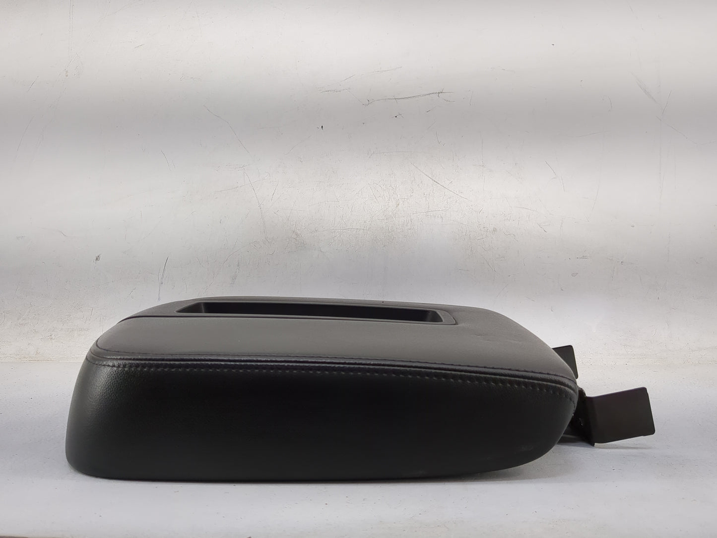 2011 Gmc Yukon Center Console Armrest Cover Lid P/N:L0197017AA01G13 Fits OEM Used Auto Parts - Oemusedautoparts1.com