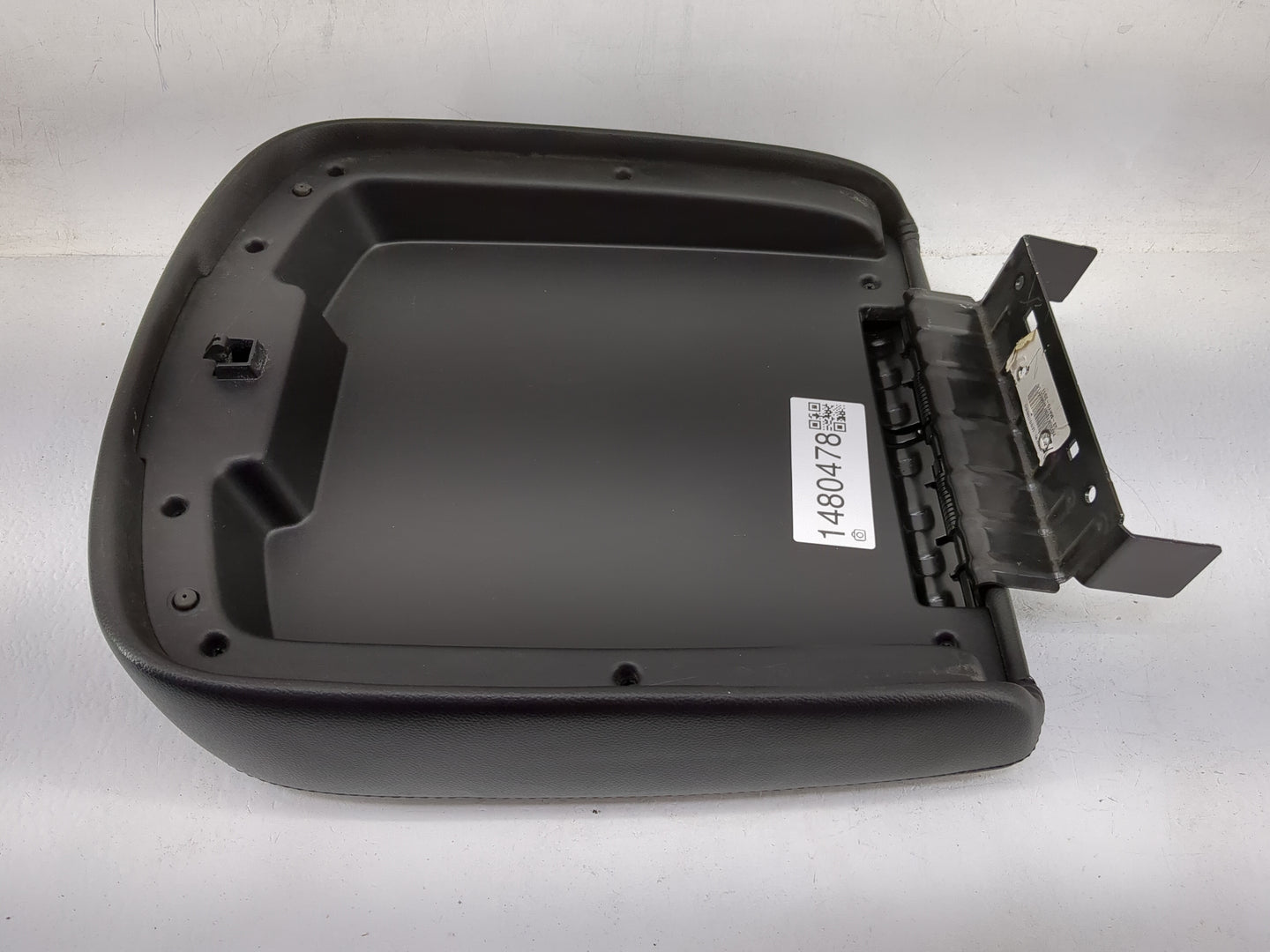 2011 Gmc Yukon Center Console Armrest Cover Lid P/N:L0197017AA01G13 Fits OEM Used Auto Parts - Oemusedautoparts1.com