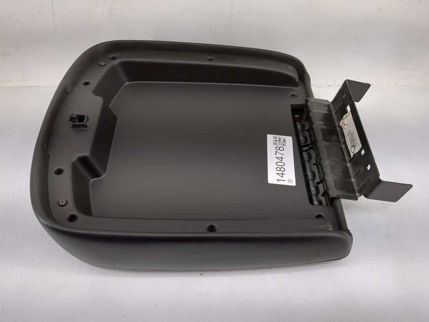 2011 Gmc Yukon Center Console Armrest Cover Lid P/N:L0197017AA01G13 Fits OEM Used Auto Parts - Oemusedautoparts1.com