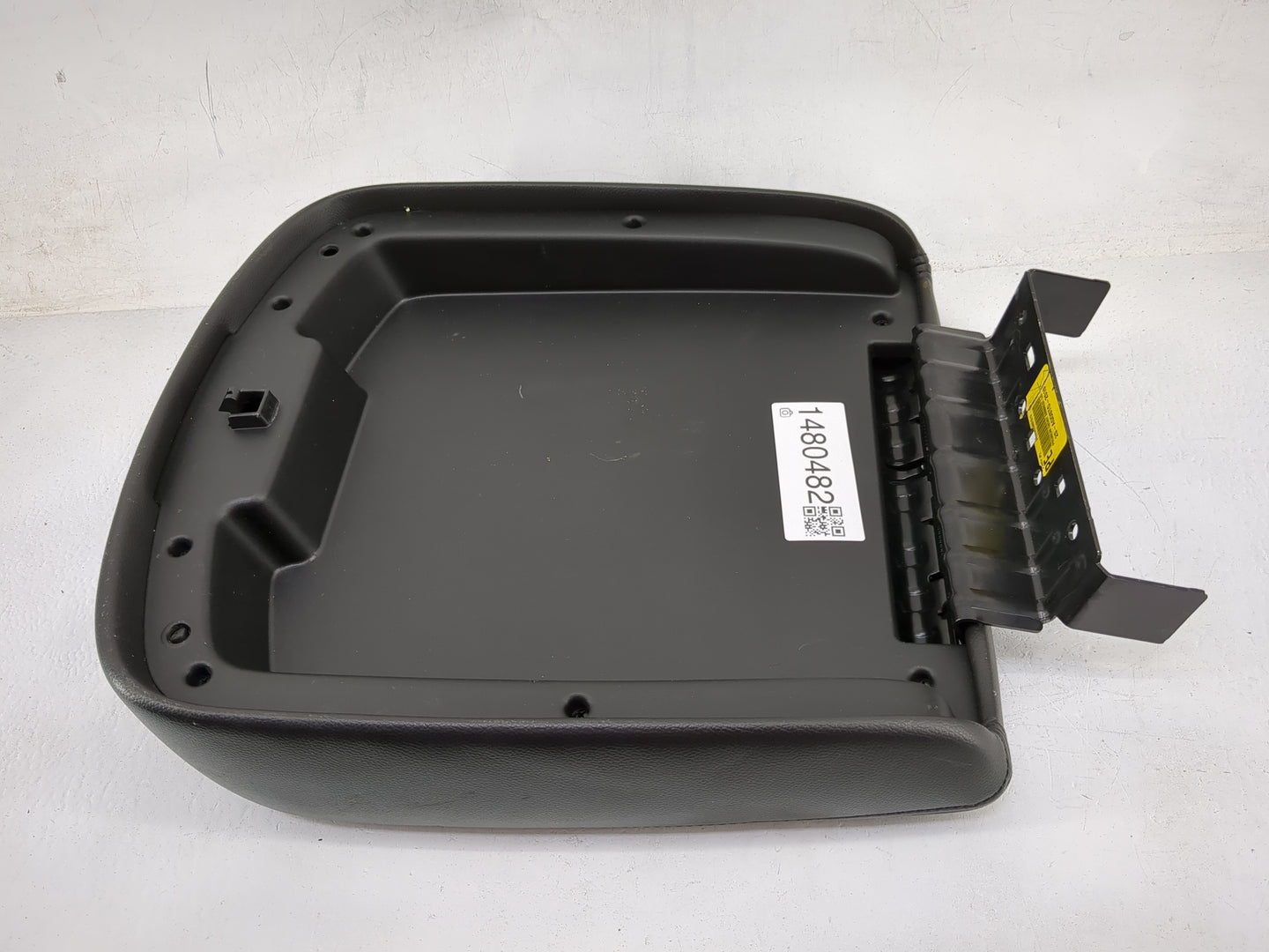2011 Gmc Yukon Center Console Armrest Cover Lid P/N:L019701AA01G13 Fits OEM Used Auto Parts - Oemusedautoparts1.com