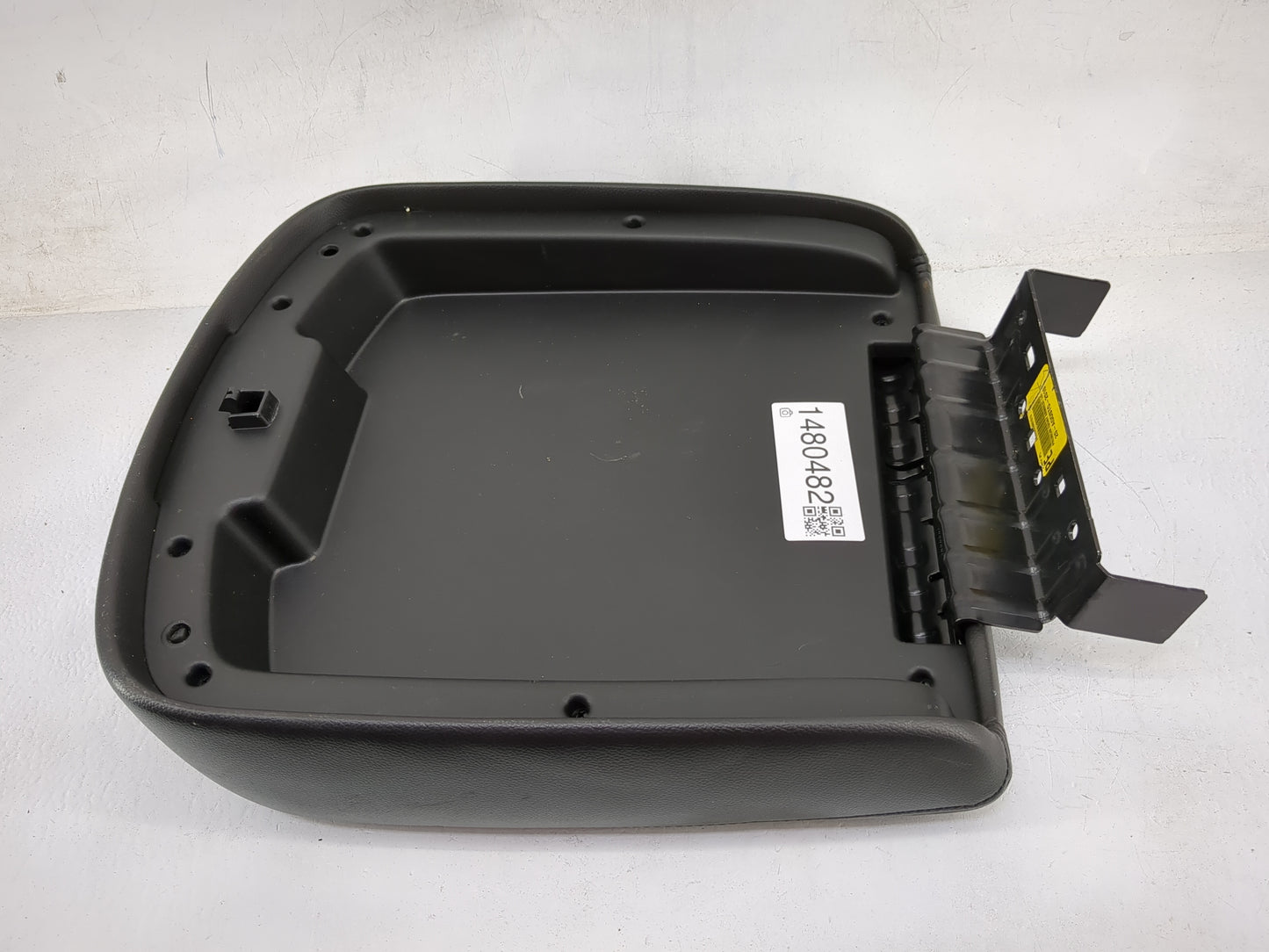 2011 Gmc Yukon Center Console Armrest Cover Lid P/N:L019701AA01G13 Fits OEM Used Auto Parts - Oemusedautoparts1.com