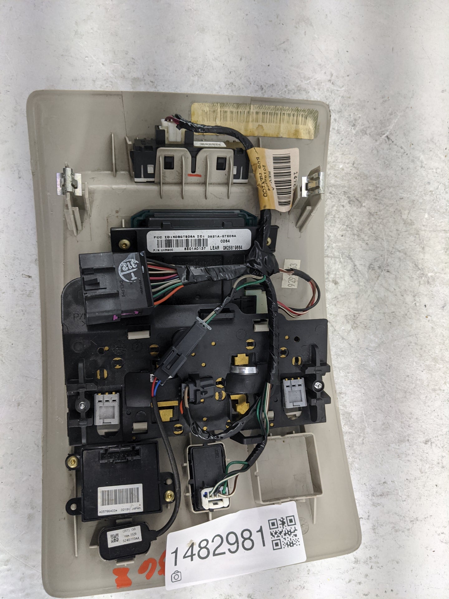 2011 Gmc Yukon Overhead Roof Console Tan - Oemusedautoparts1.com