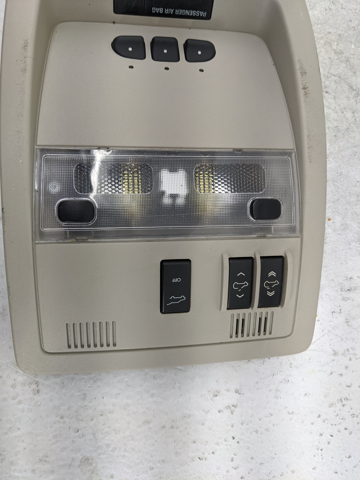Gmc Yukon Overhead Roof Console Tan - Oemusedautoparts1.com