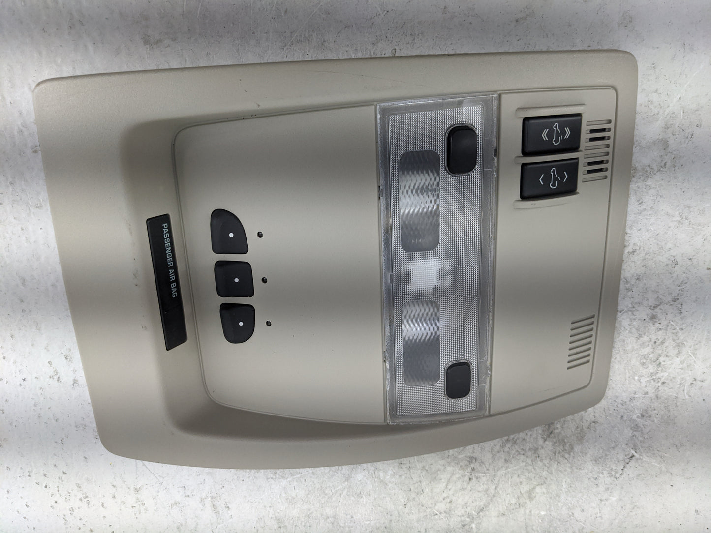 Gmc Yukon Overhead Roof Console Tan 1483160 - Oemusedautoparts1.com