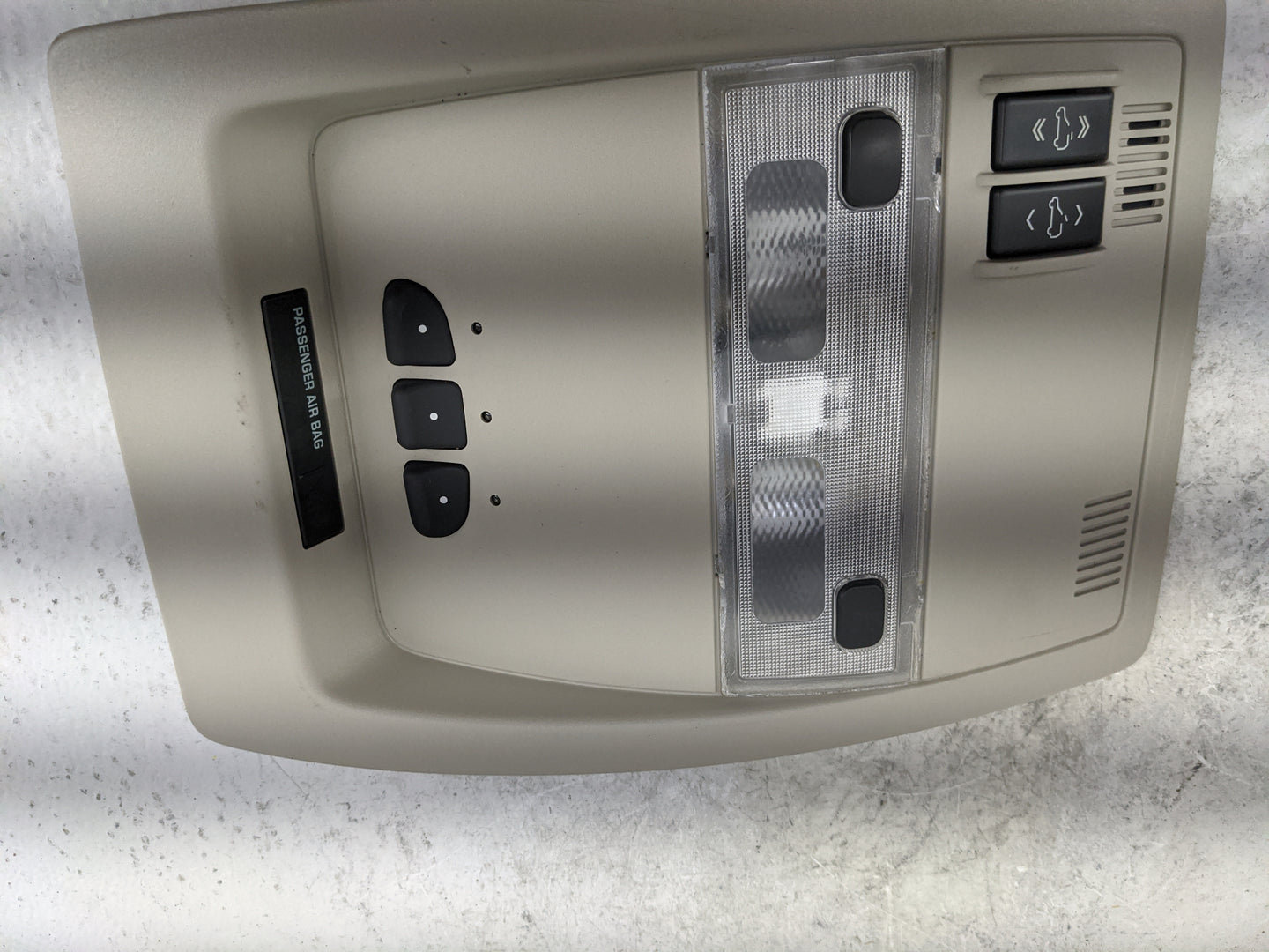 Gmc Yukon Overhead Roof Console Tan 1483160 - Oemusedautoparts1.com