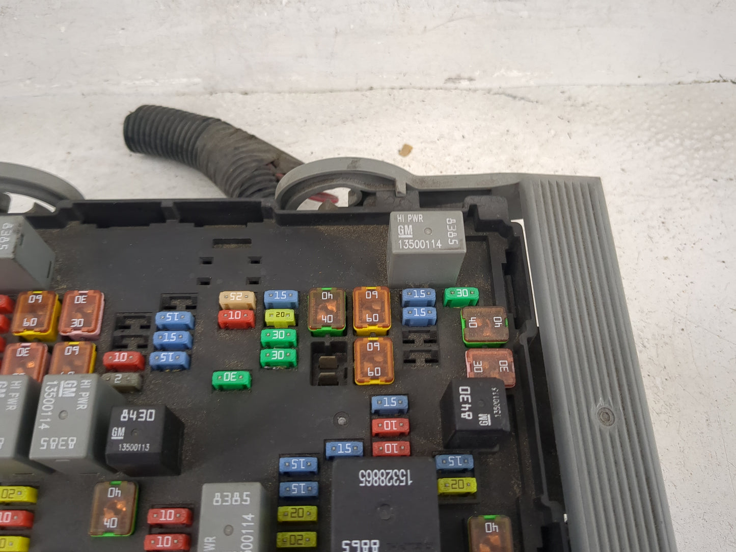 2010-2014 Gmc Yukon Fusebox Fuse Box Panel Relay Module P/N:25941368_01 13500114, 13500113 Fits Fits 2010 2011 2012 2013 201