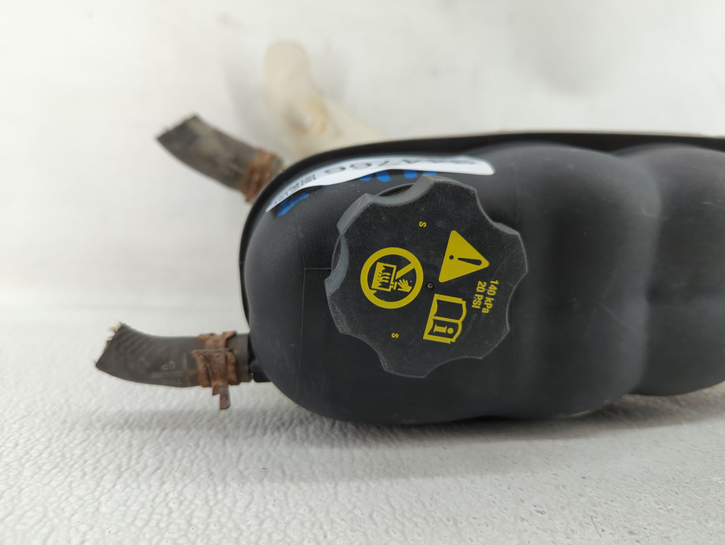 Gmc Yukon Radiator Coolant Overflow Expansion Tank Bottle - Oemusedautoparts1.com