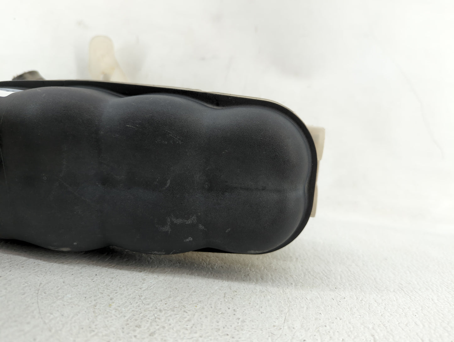 Gmc Yukon Radiator Coolant Overflow Expansion Tank Bottle - Oemusedautoparts1.com