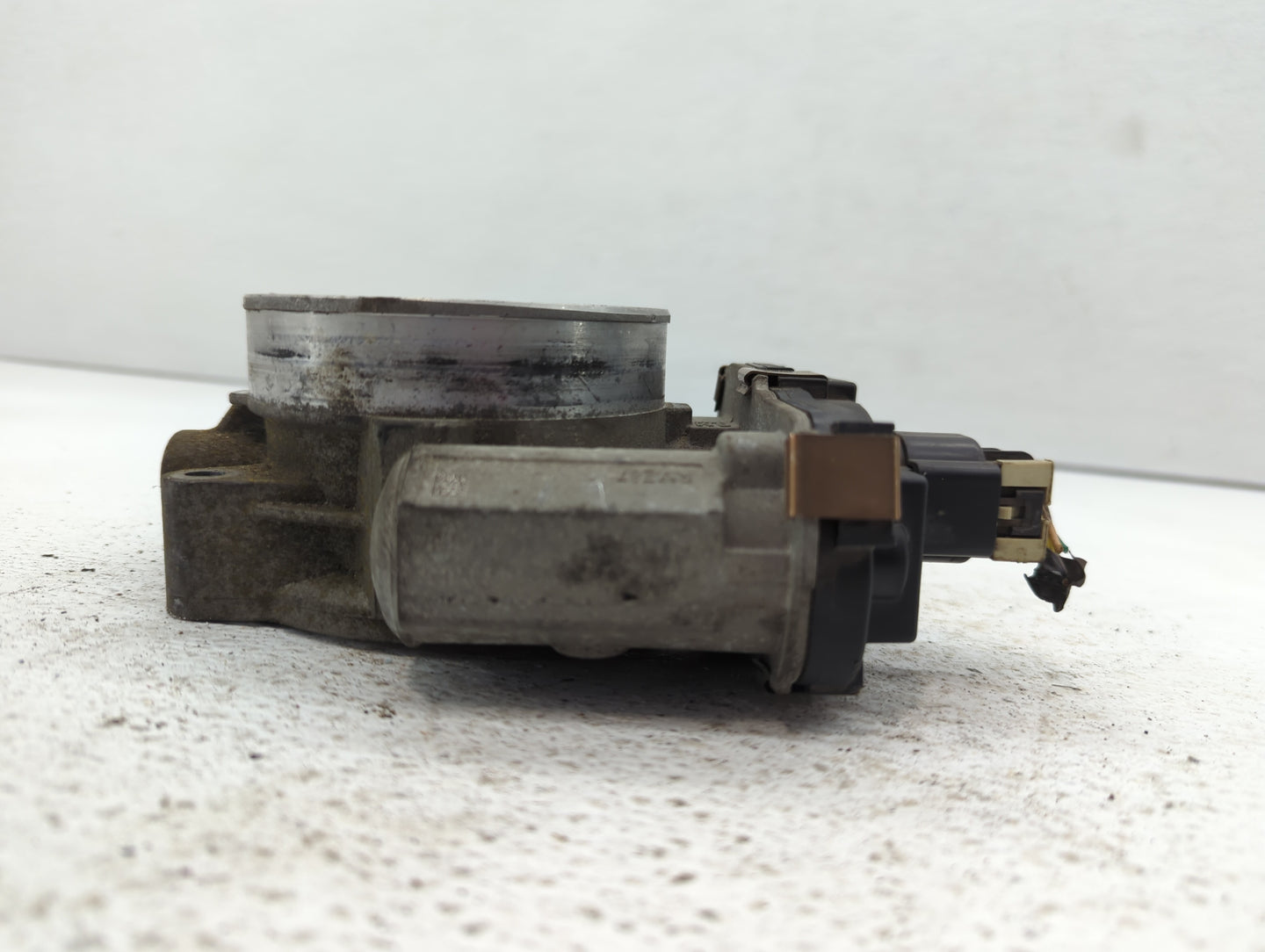 2009-2014 Gmc Yukon Throttle Body P/N:RME87-3C9992 Fits Fits 2009 2010 2011 2012 2013 2014 2015 OEM Used Auto Parts - Oemuse