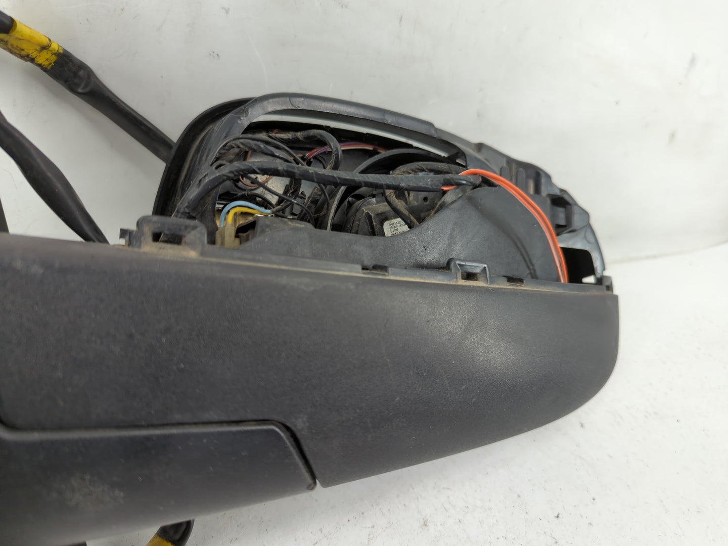 2009-2014 Gmc Yukon Xl Driver Side View Mirror - Left Door Mirror OEM Used - Oemusedautoparts1.com