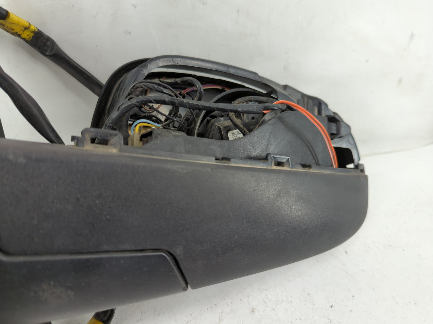 2009-2014 Gmc Yukon Xl Driver Side View Mirror - Left Door Mirror OEM Used - Oemusedautoparts1.com