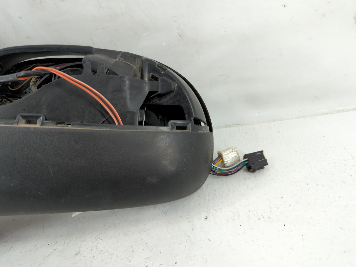 2009-2014 Gmc Yukon Xl Driver Side View Mirror - Left Door Mirror OEM Used - Oemusedautoparts1.com