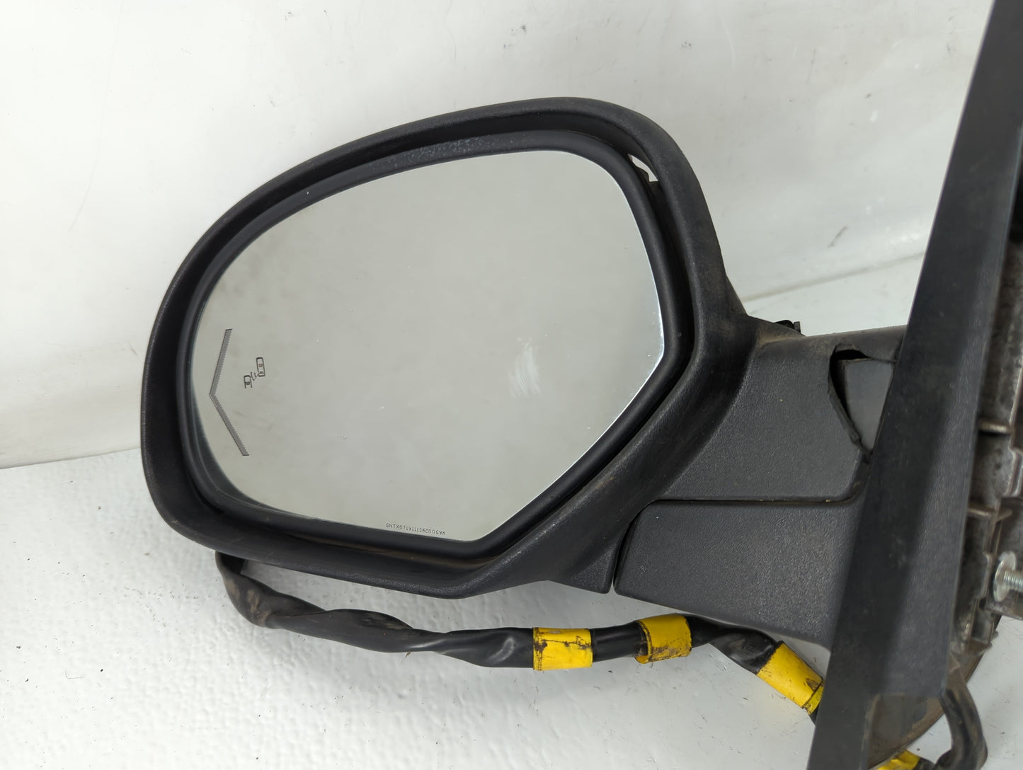 2009-2014 Gmc Yukon Xl Driver Side View Mirror - Left Door Mirror OEM Used - Oemusedautoparts1.com