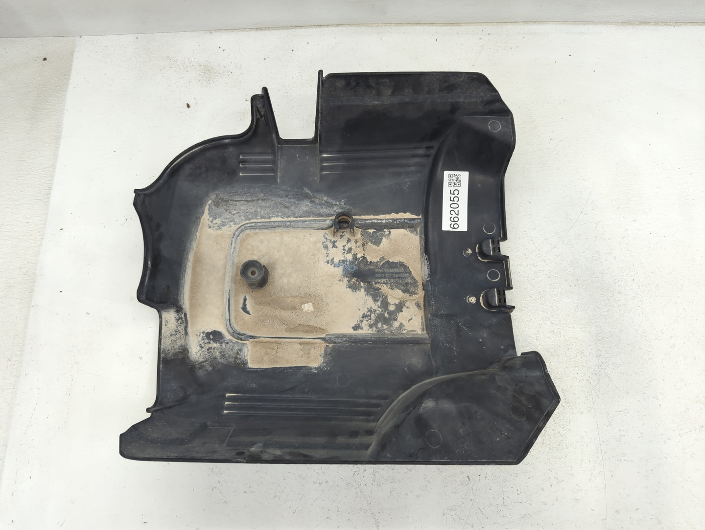 2011 Gmc Yukon Xl Engine Cover - Oemusedautoparts1.com