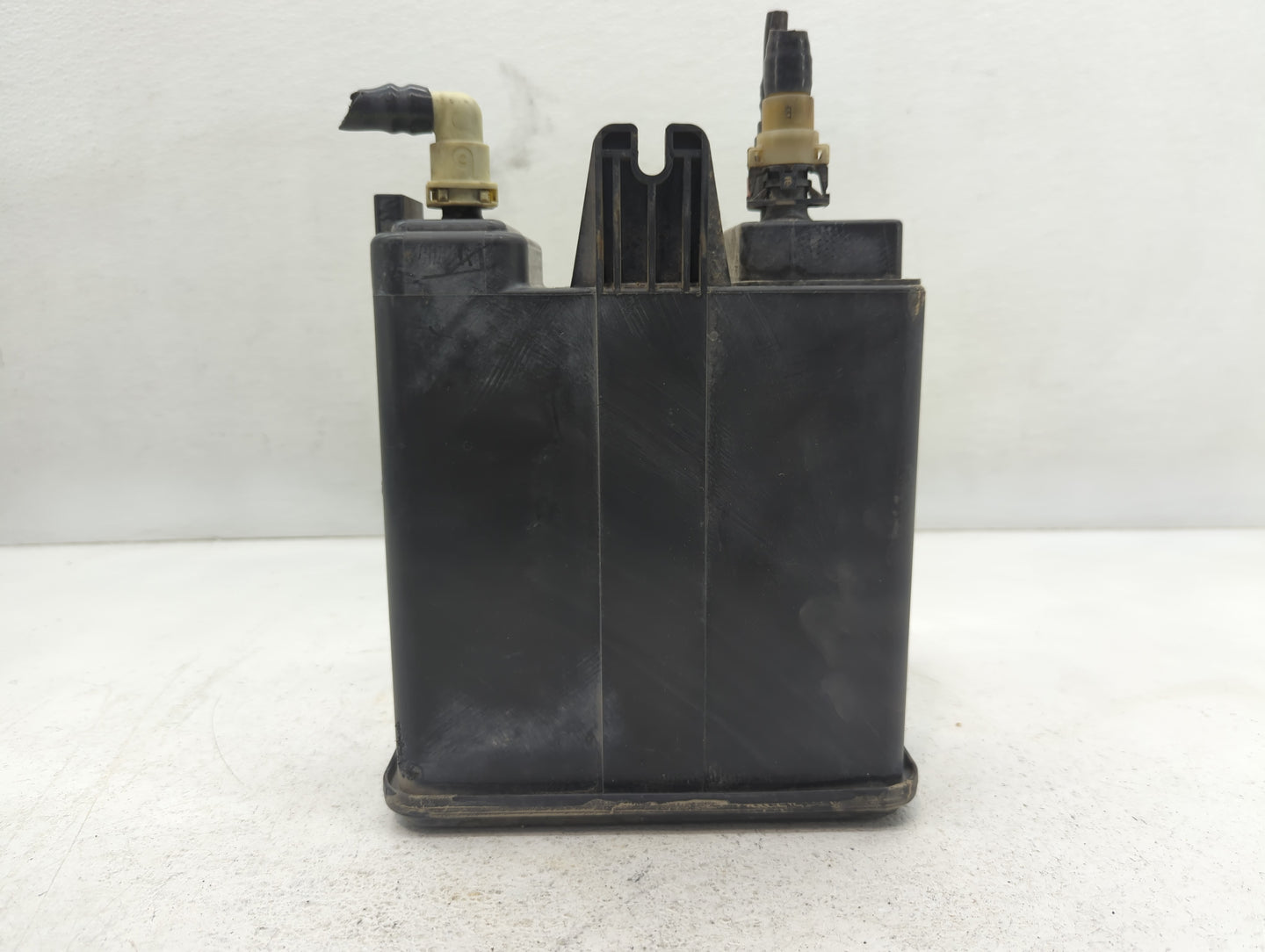 2011 Gmc Yukon Xl Fuel Vapor Charcoal Canister - Oemusedautoparts1.com
