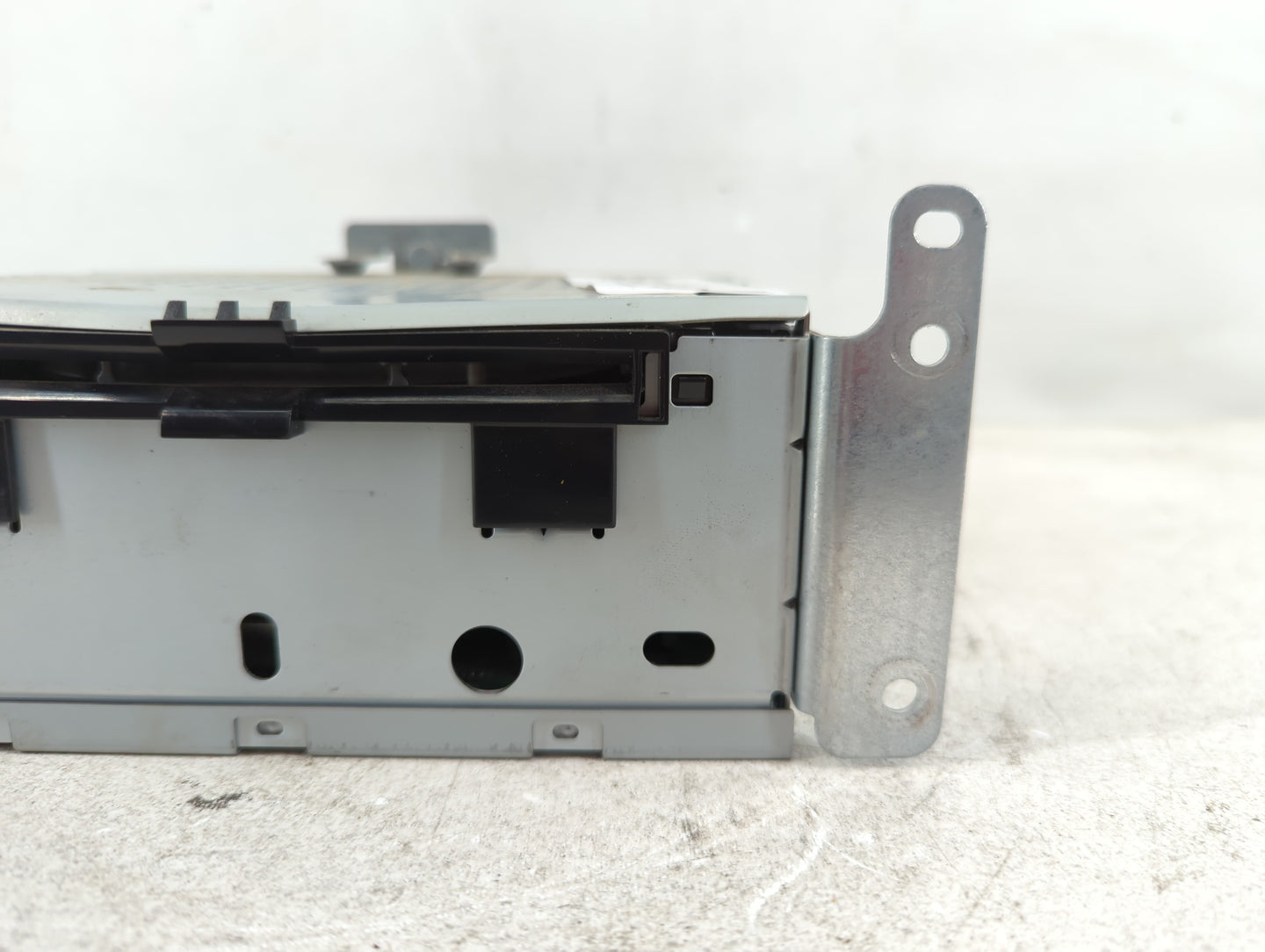 2011 Gmc Yukon Xl 1500 Radio AM FM Cd Player Receiver Replacement P/N:FL1T-19C107-CC Fits OEM Used Auto Parts - Oemusedautop